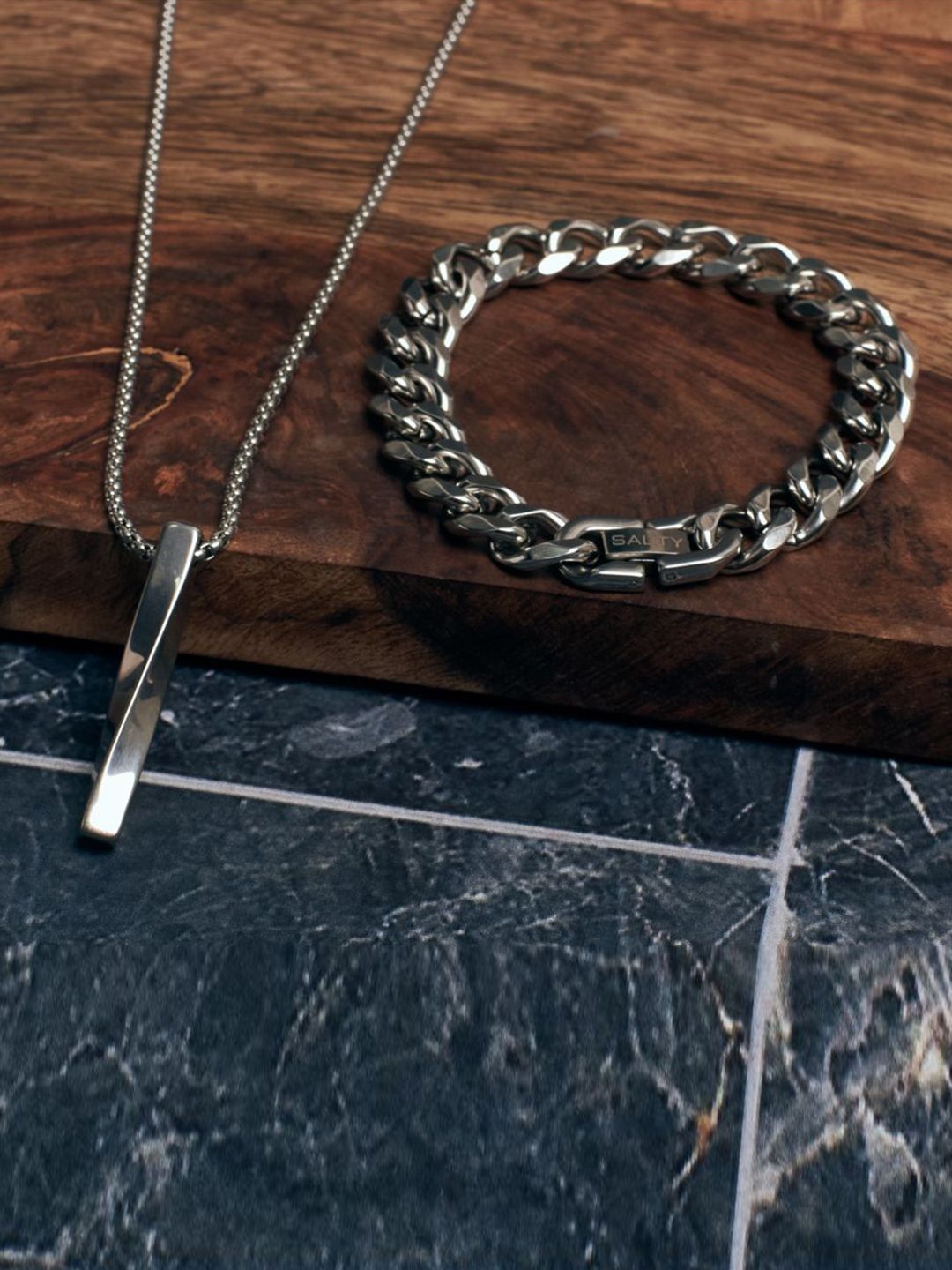 SALTY Men Set of 2 Torque Bar Pendant and Curb Chain
