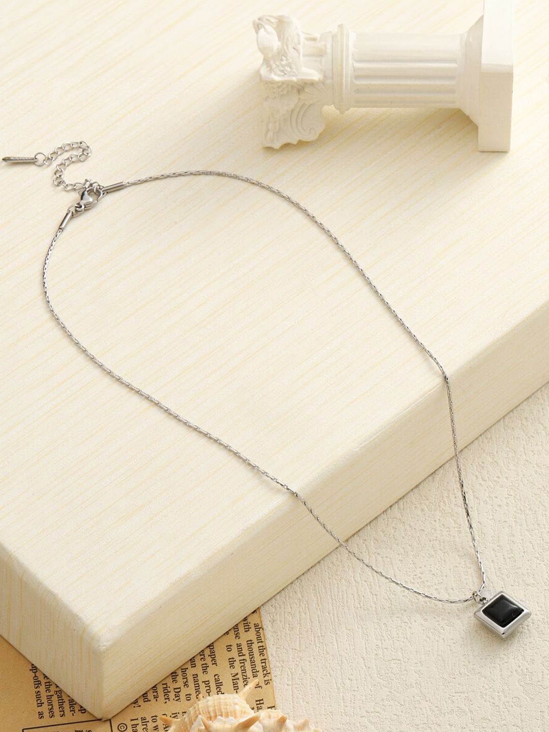 SALTY Artificial Stones Necklace