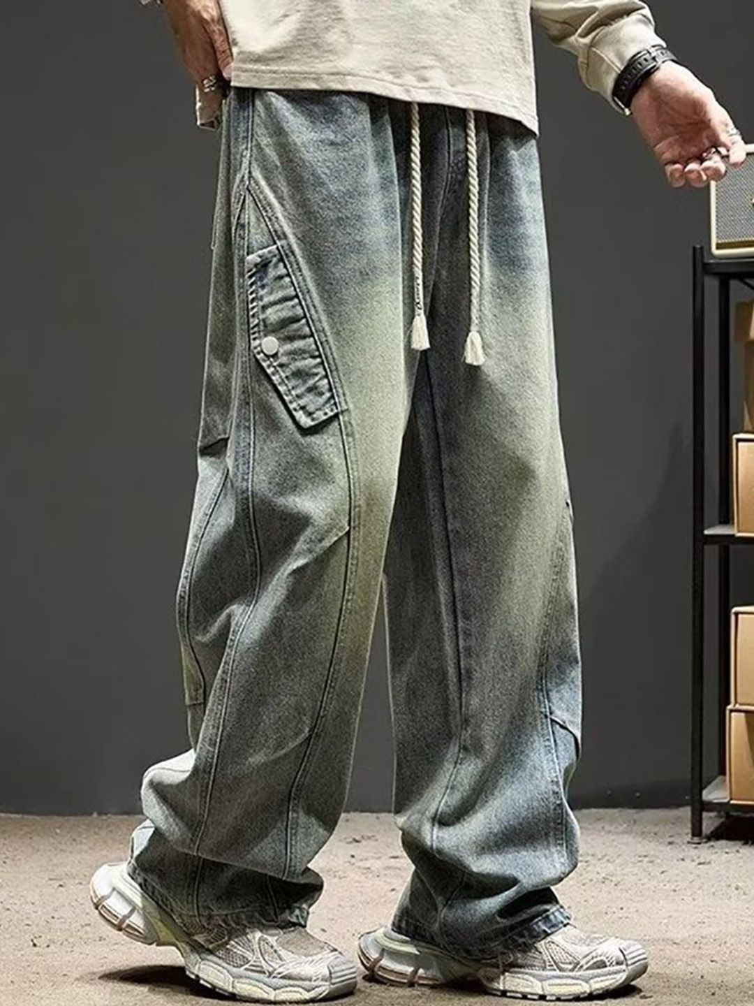 Men Mid-Rise Light Fade Jeans