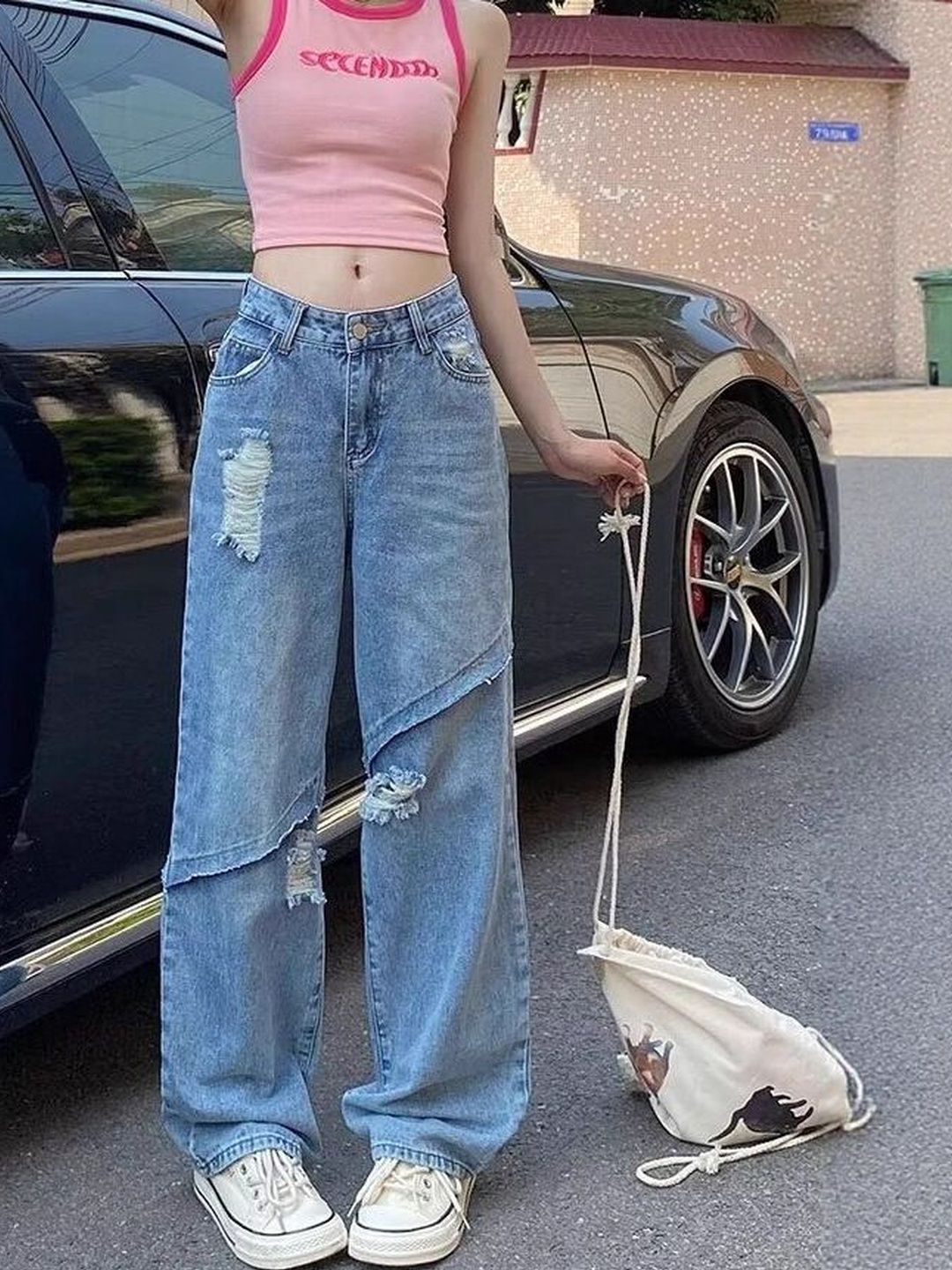 Women Relaxed Fit Mid-Rise Mildly Distressed Light Fade Jeans