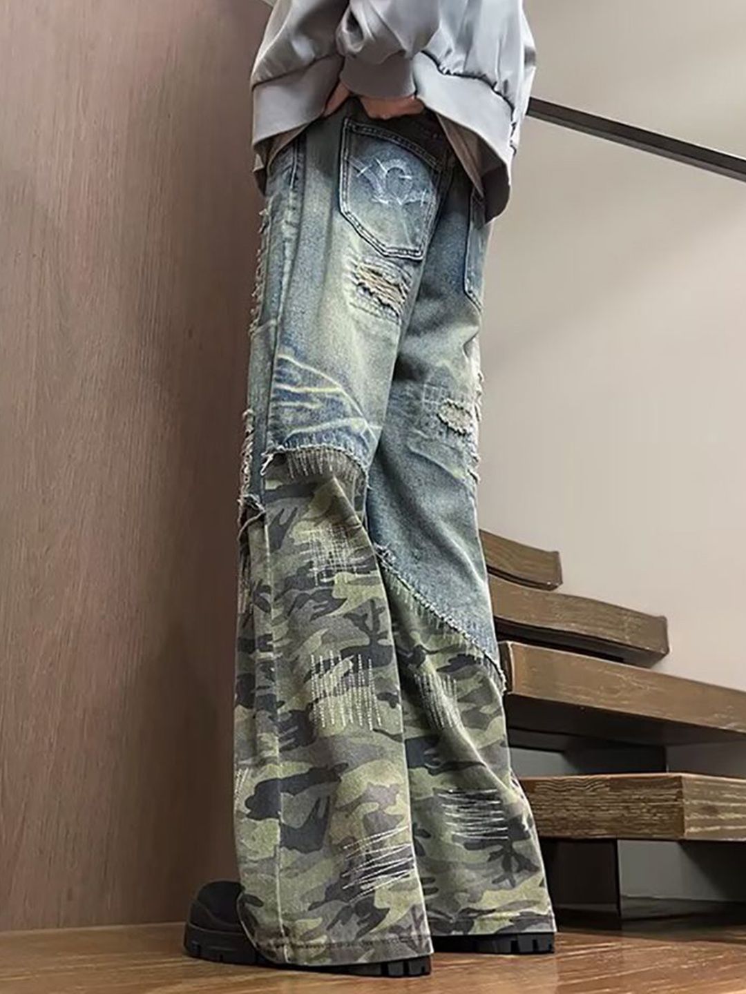 Men Highly Distressed Light Fade Mid-Rise Wide Leg Jeans