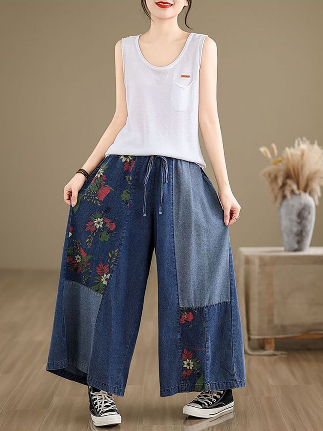 Women Mid-Rise Flared Jeans