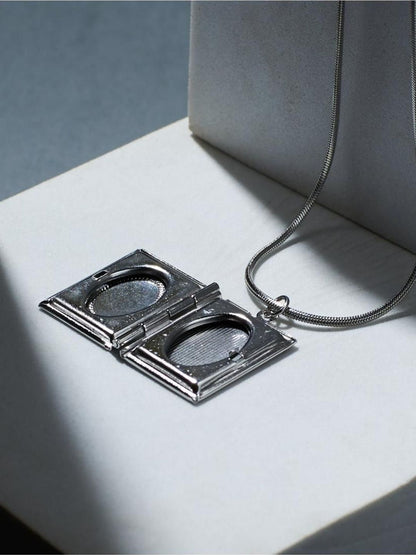 SALTY Stainless Steel Quirky Quasar Openable Silver Pendant Chain