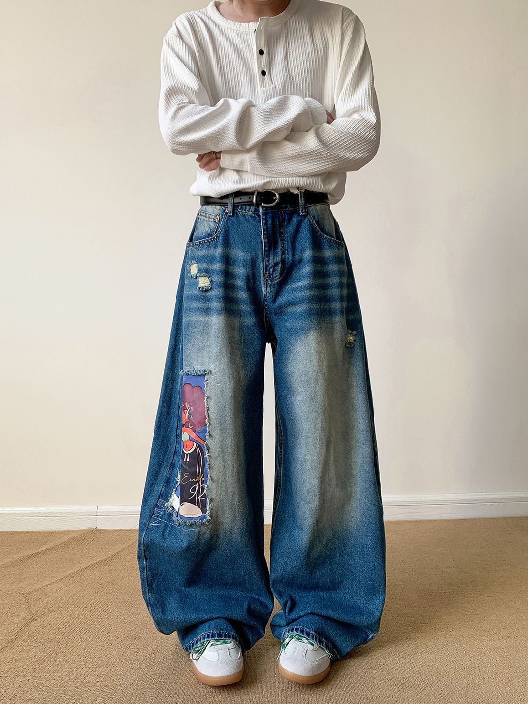 Men Wide Leg Mid-Rise Low Distress Light Fade Jeans