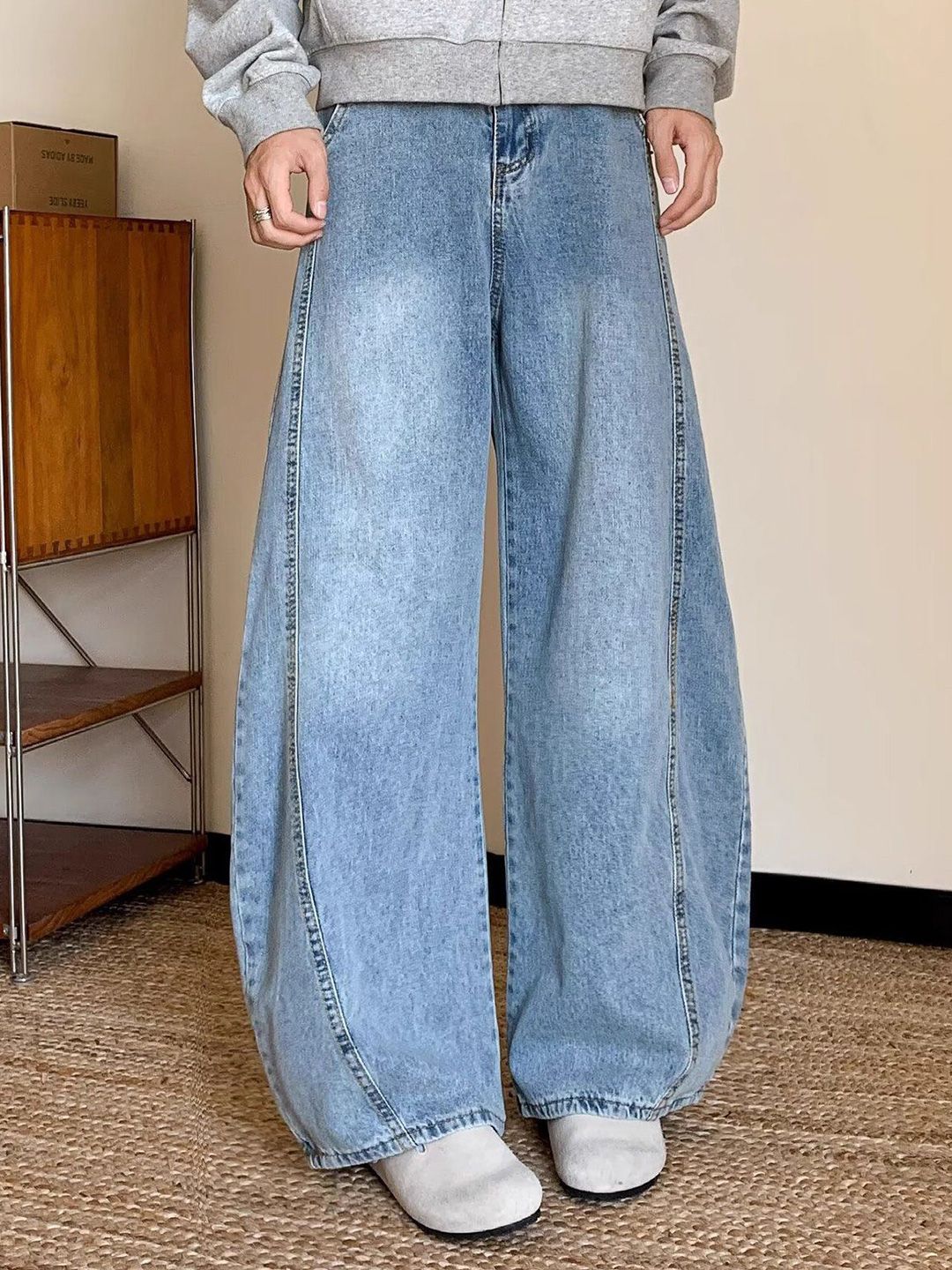 Men Wide Leg Mid-Rise Light Fade Jeans