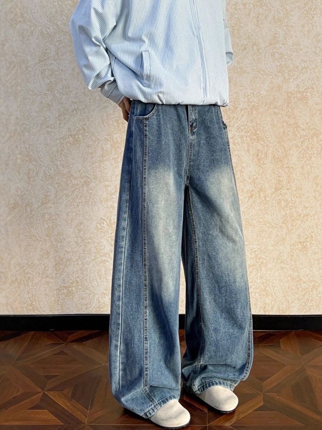 Men Wide Leg Mid-Rise Light Fade Jeans