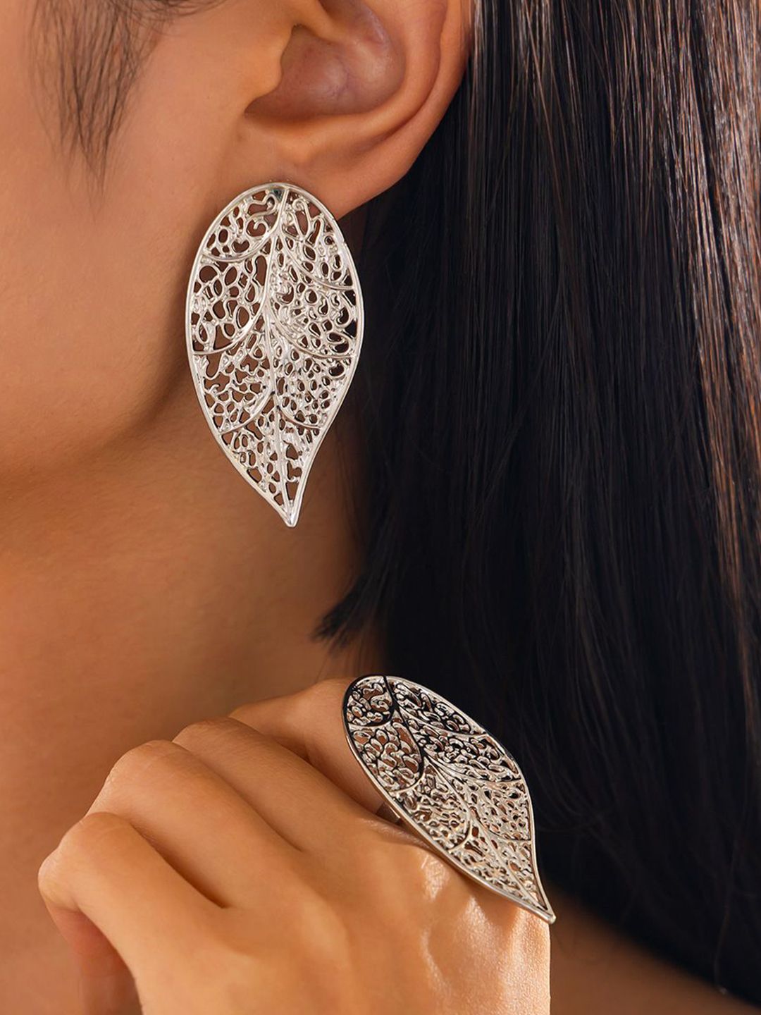 Silver-Plated Leaf Shaped Studs With Finger Ring