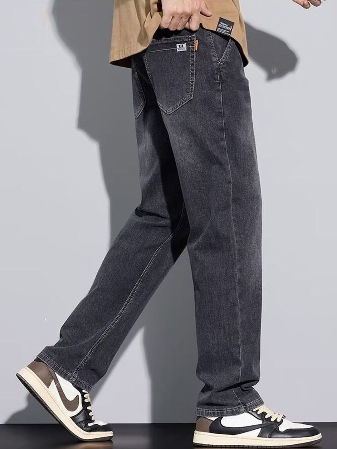 Men Regular Fit Mid-Rise Light Fade Jeans