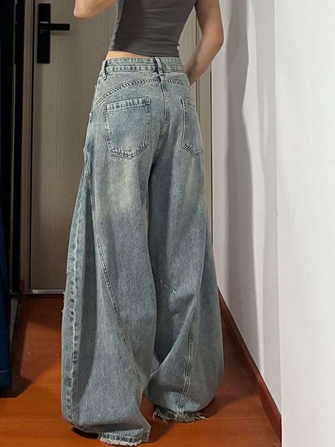 Women Wide Leg Mid-Rise Light Fade Jeans