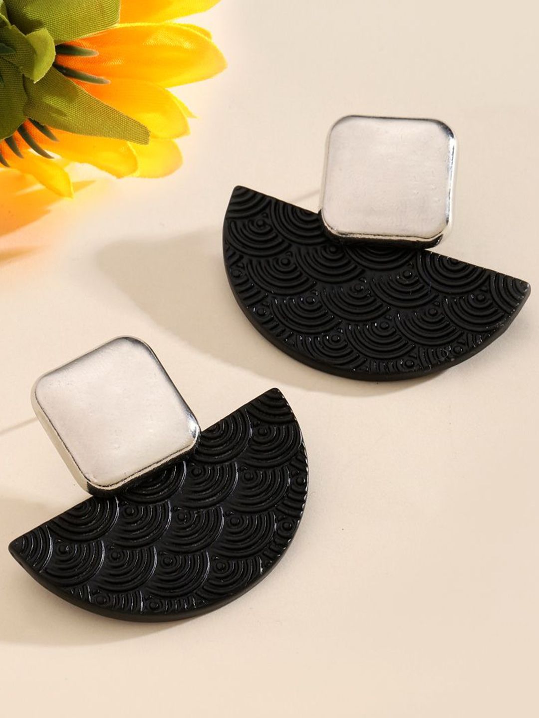 SALTY Lush Luxury Studs Earrings