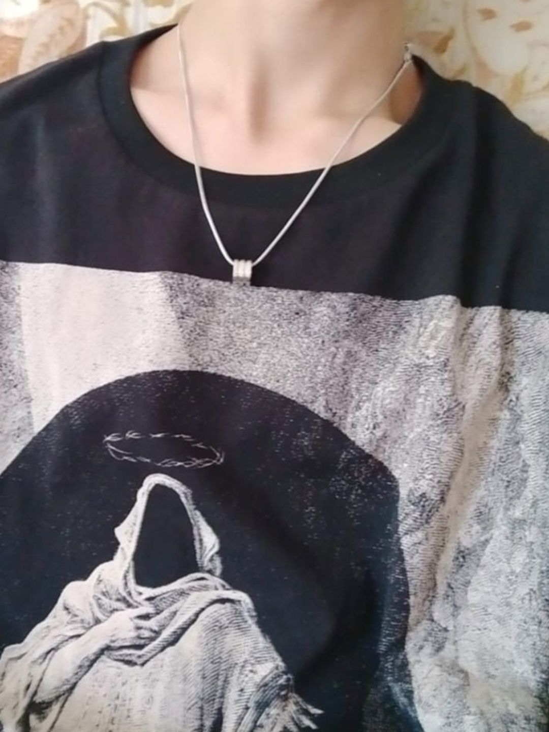 SALTY Men Stainless Steel Silver-Plated Circular Pendants with Chains
