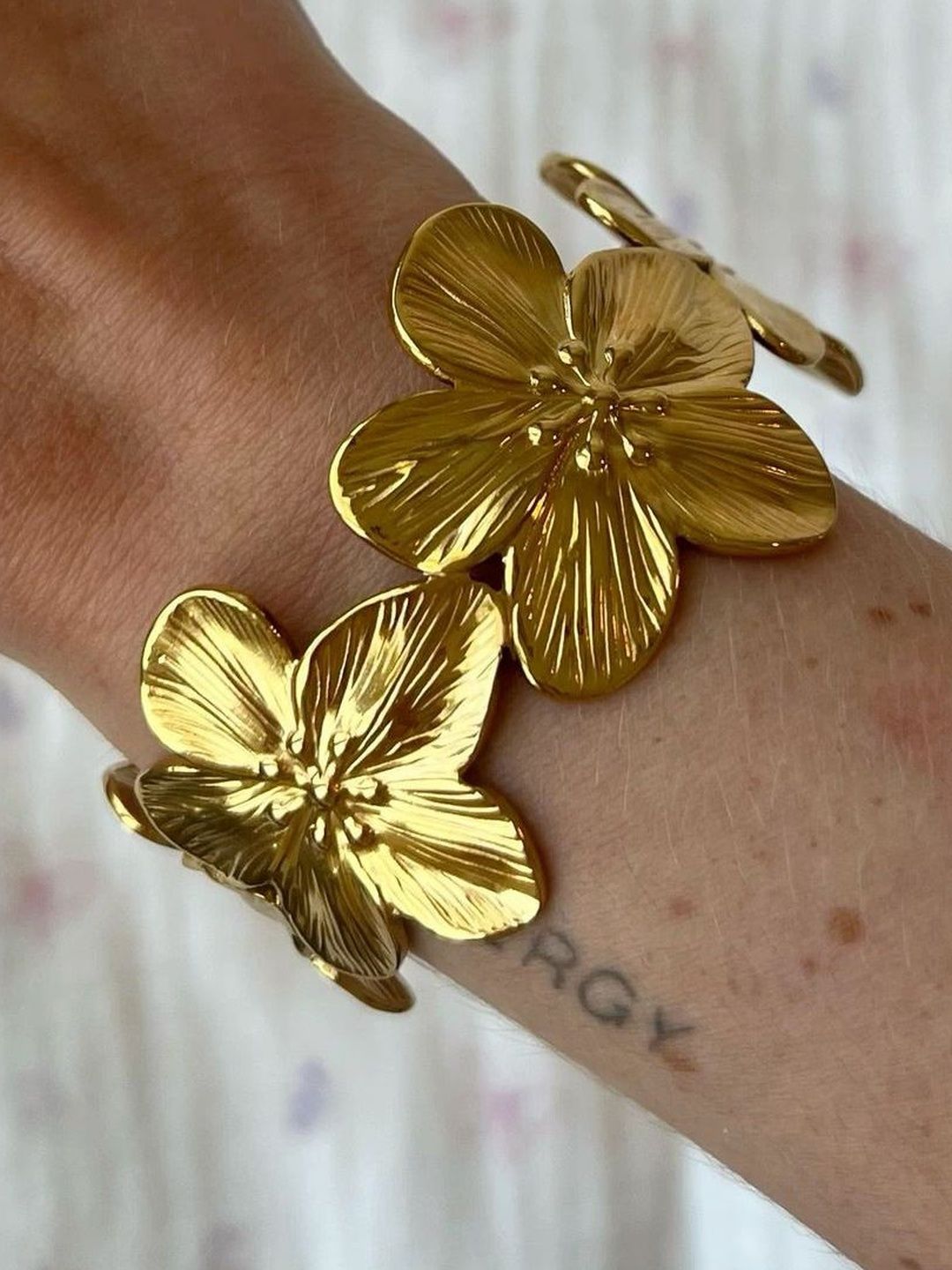 Women Gold-Plated Kada Bracelet