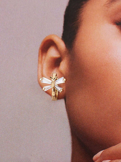SALTY Artificial Stones Studded Contemporary Petal Glow Studs