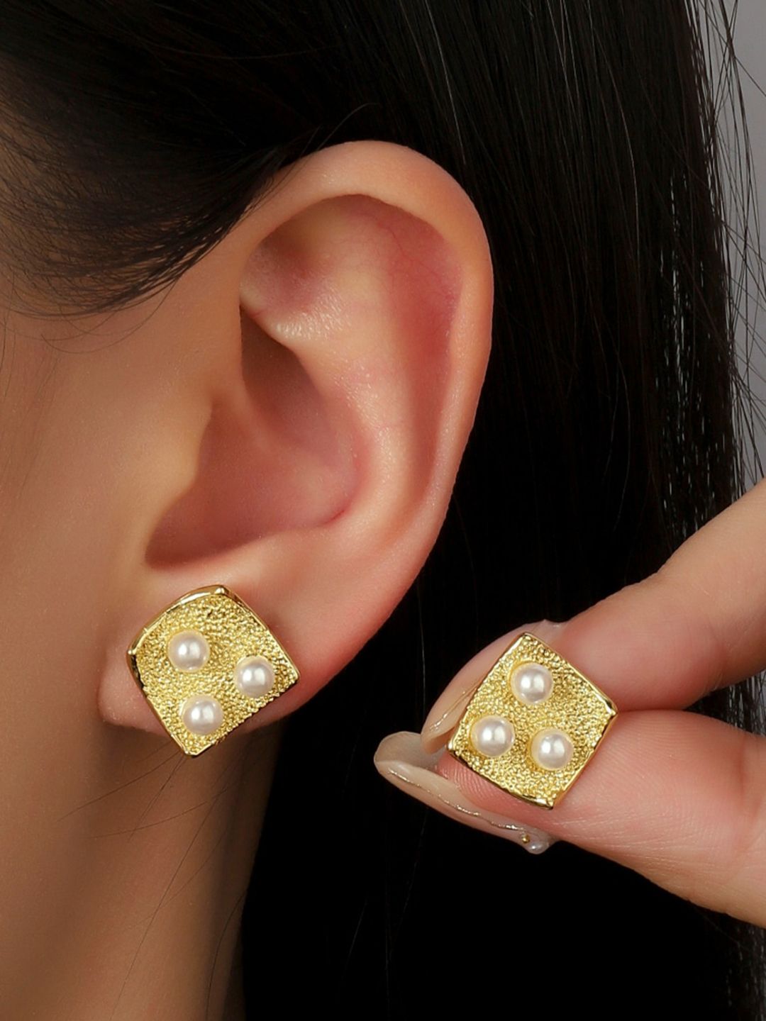 SALTY Women Contemporary Hoop Earrings