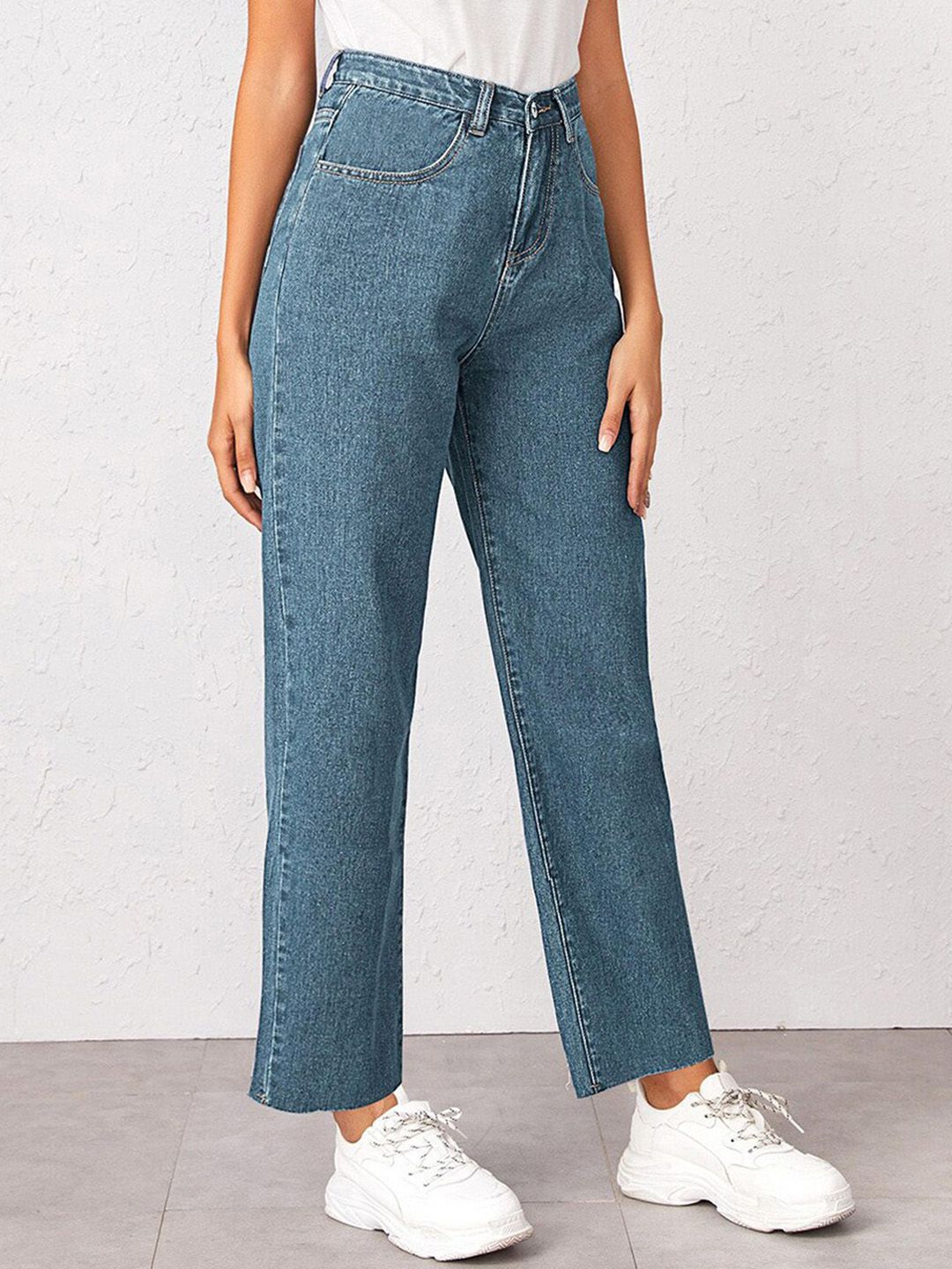 Women Straight Fit High-Rise Stretchable Cropped Jeans