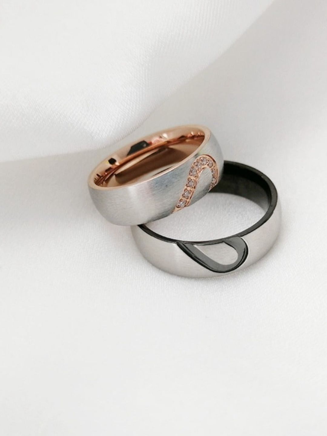 SALTY Unisex Set Of 2 Stainless Steel Heart-To-Heart Couple Finger Rings
