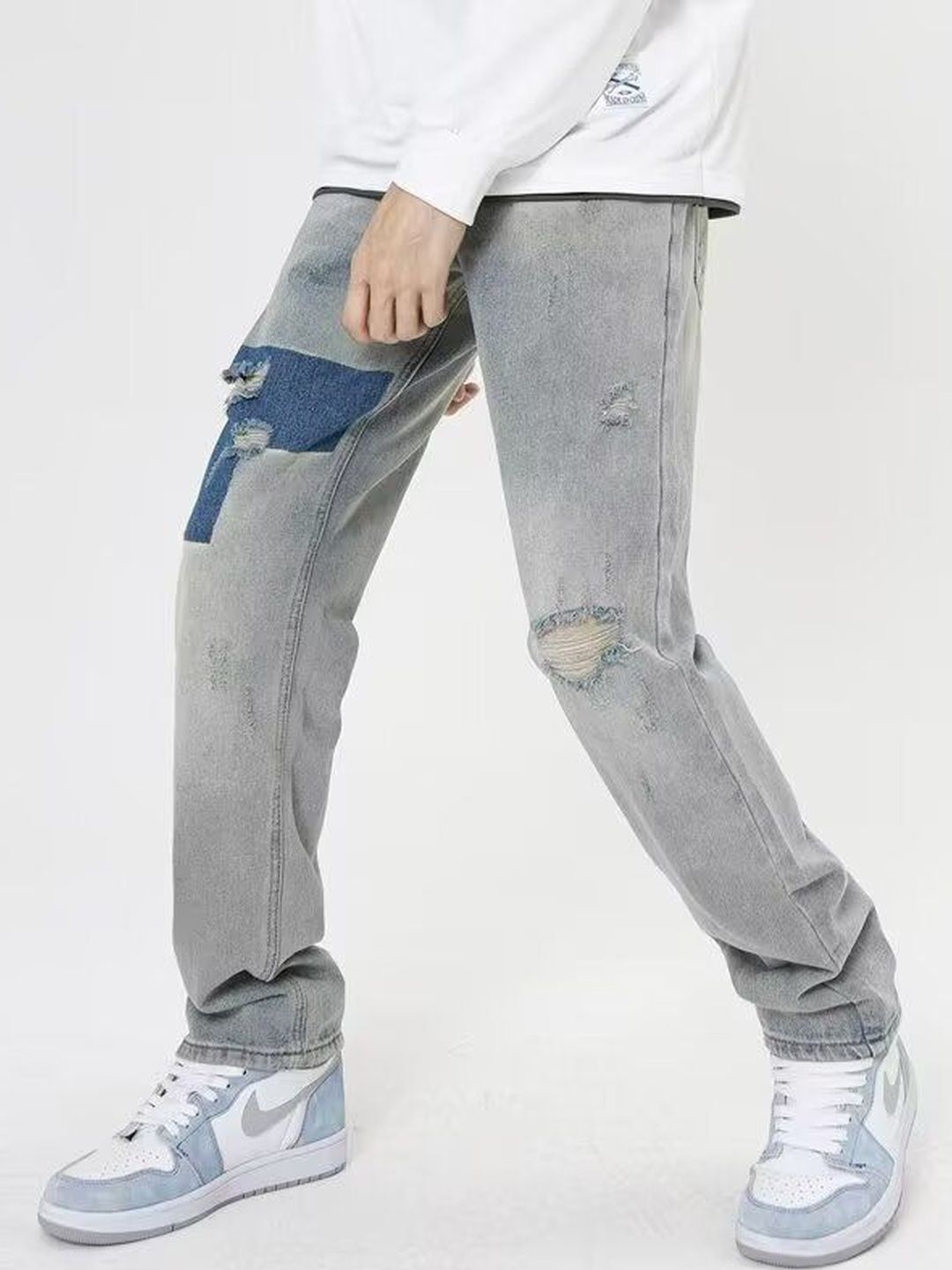 Men Regular Fit Mid-Rise Mildly Distressed Light Fade Jeans