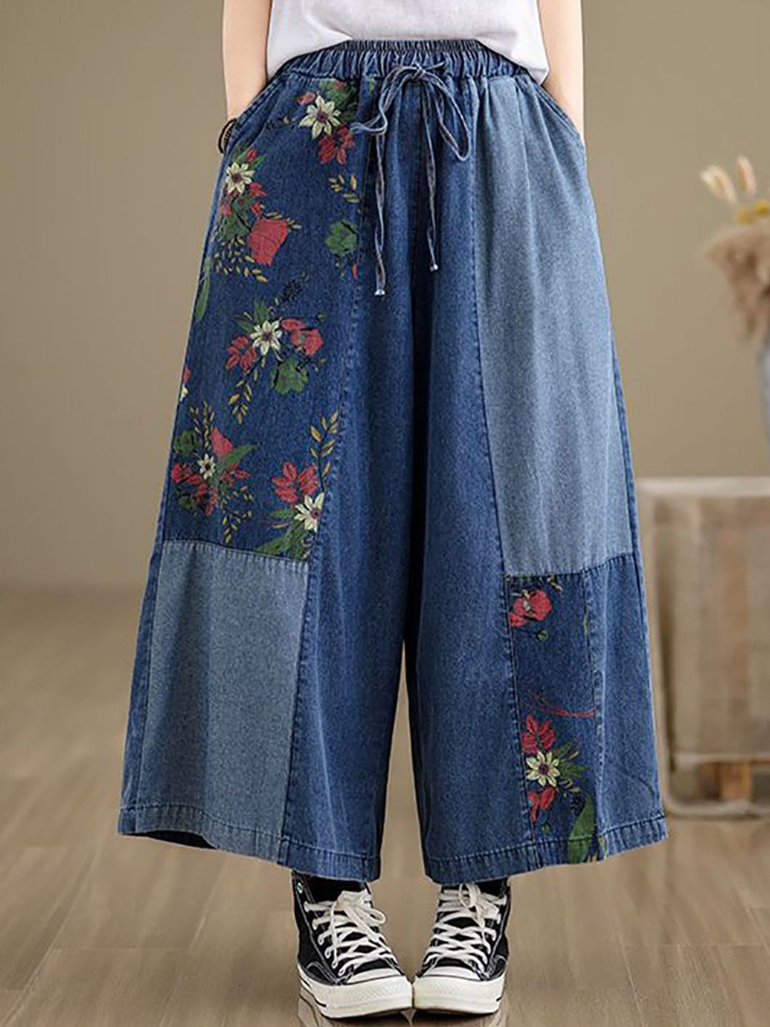 Women Mid-Rise Flared Jeans