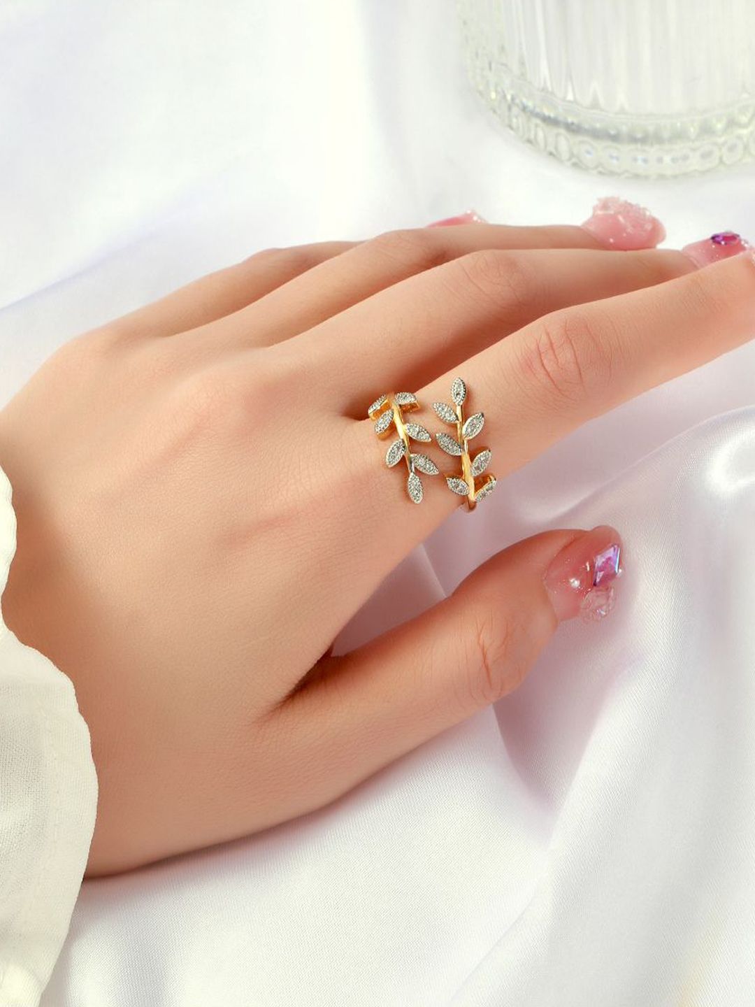 SALTY Orbit Leaf Diamond Finger Ring