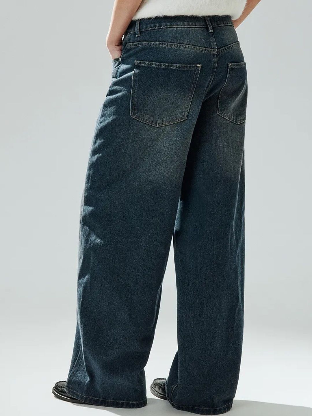 Women Smart Regular Fit High-Rise Light Fade Stretchable Jeans