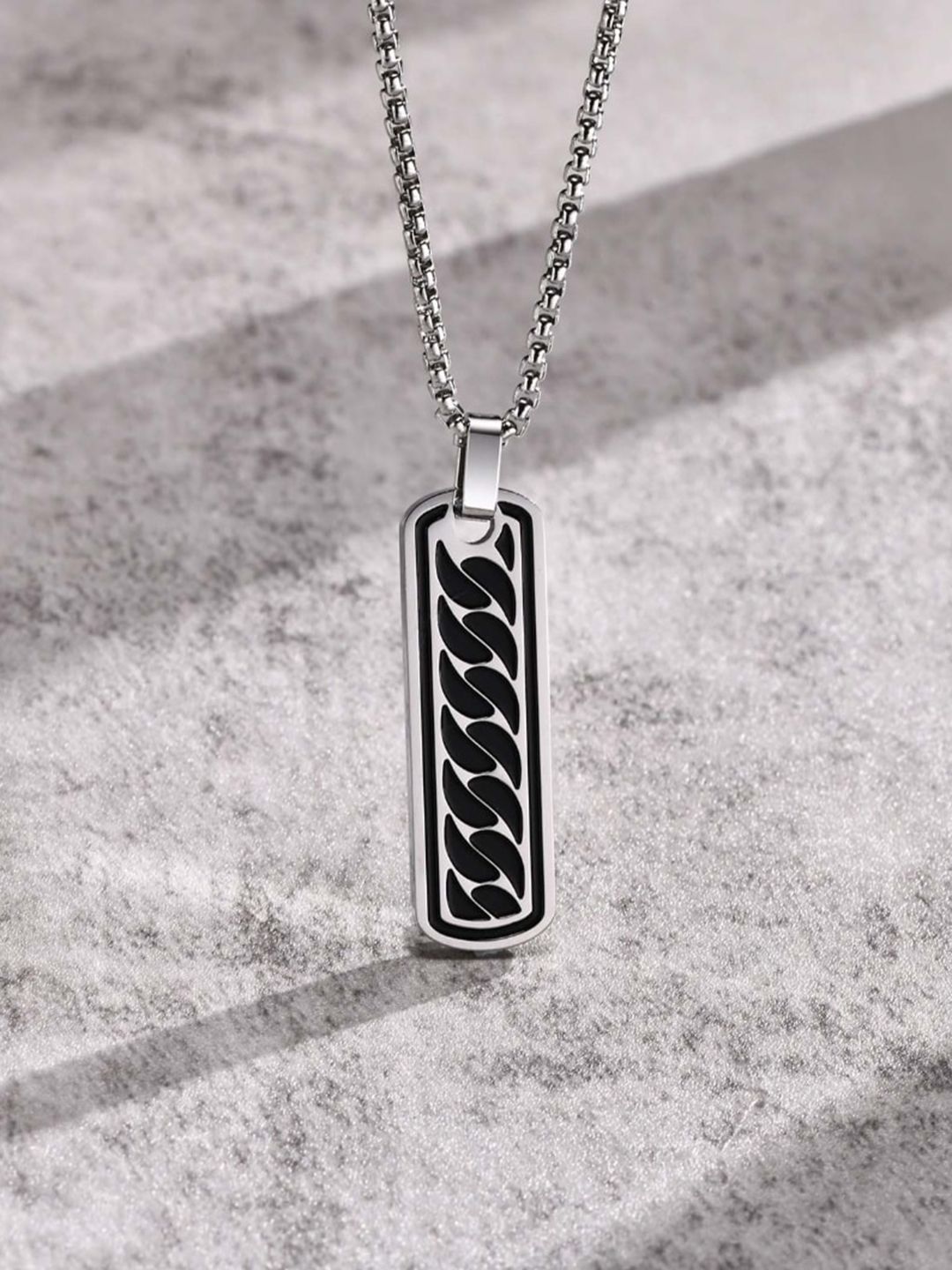 SALTY Men Gemini Apex Pendants With Chains