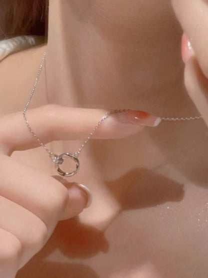SALTY Oval Pendant With Chain