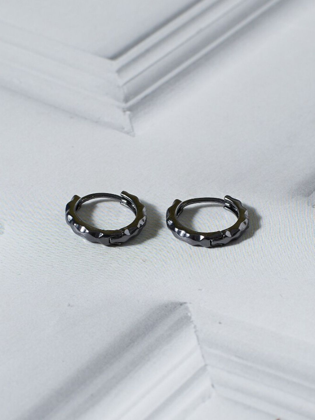 SALTY Men Circular Studs