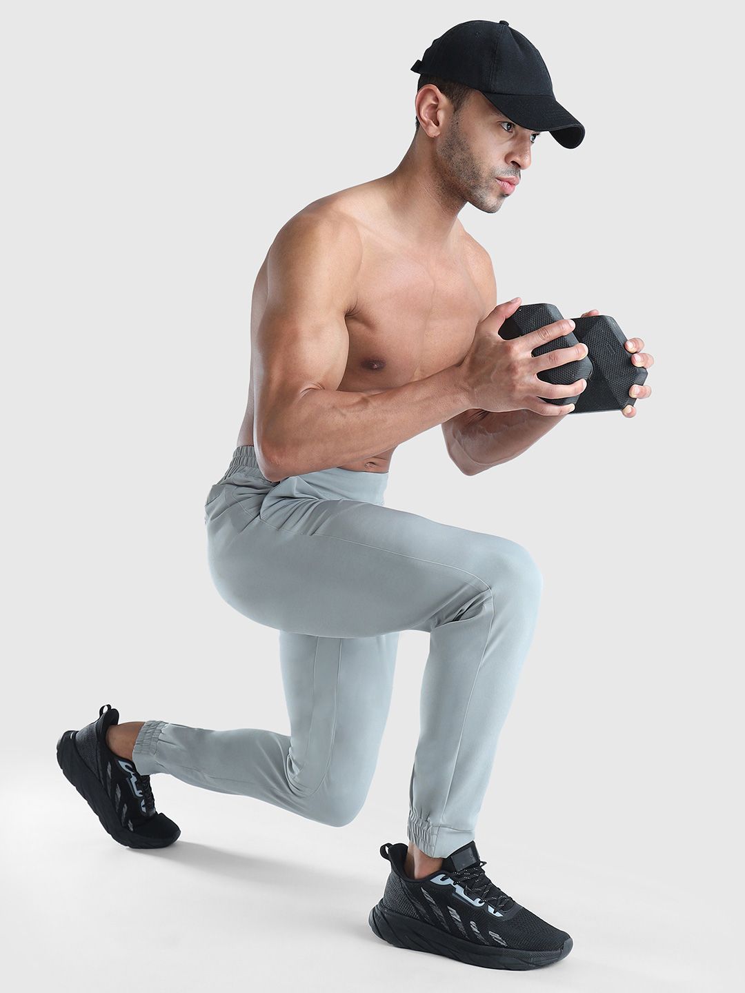 Men Tapered Fit Mid Rise Joggers
