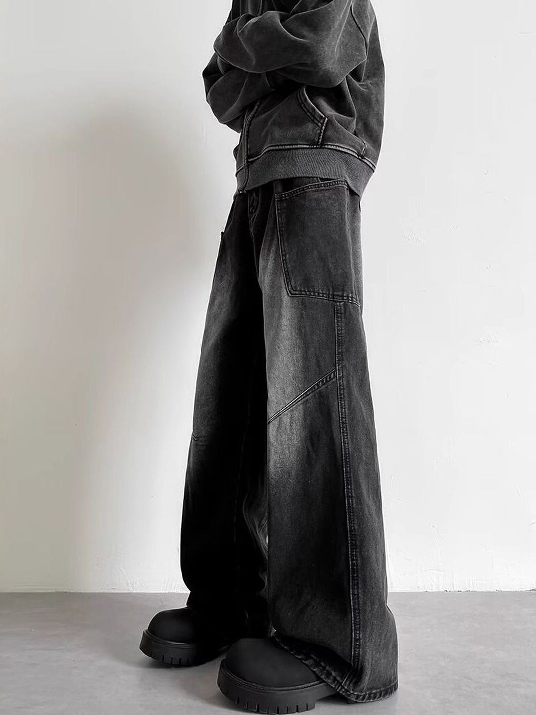 Men Wide Leg Mid-Rise Dark Jeans