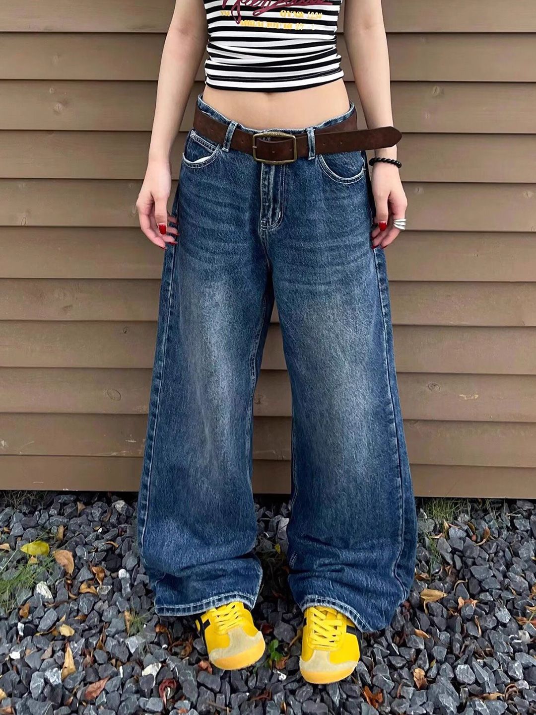 Women Cotton Mid-Rise Low Distress Light Fade Baggy Fit Jeans