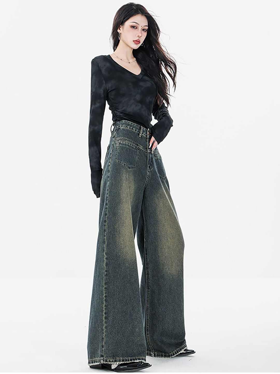Women Relaxed Fit Heavy Fade Jeans