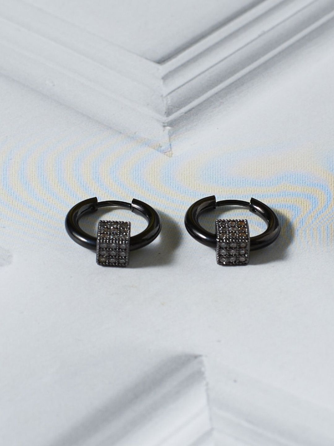 SALTY Men Stainless Steel Circular Shaped Hoop Earrings