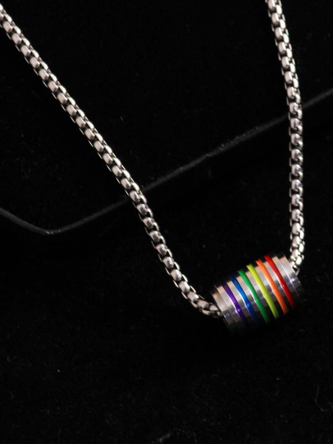 SALTY Men Rainbow Rotate -Shaped Pendants With Chains