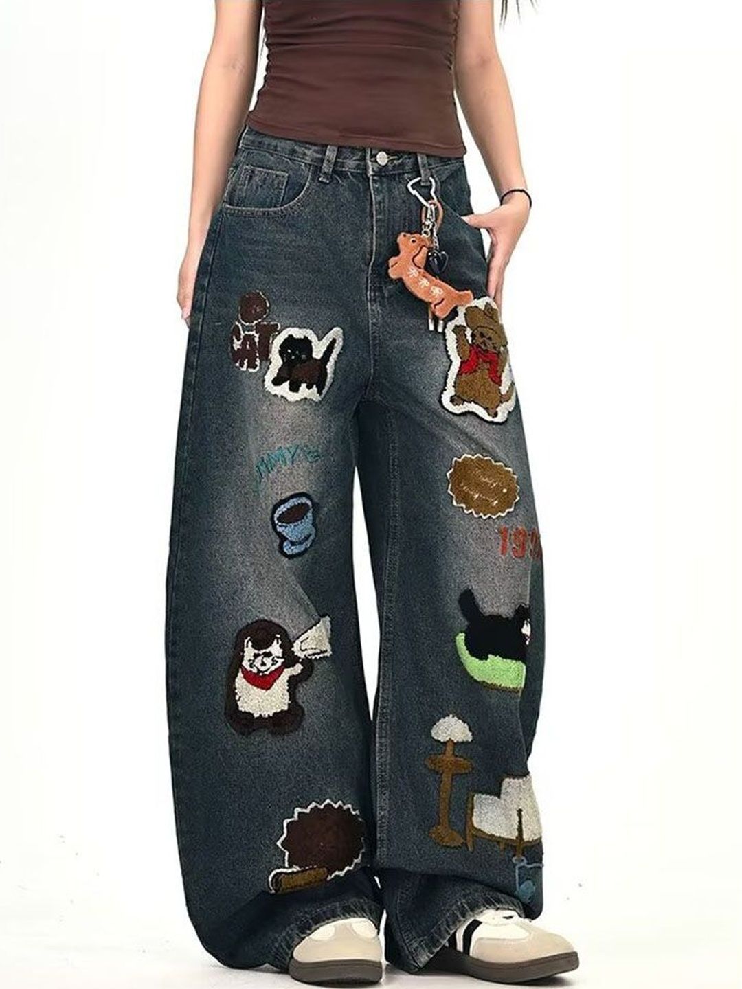 Men Wide Leg Mid-Rise Dark Applique Jeans