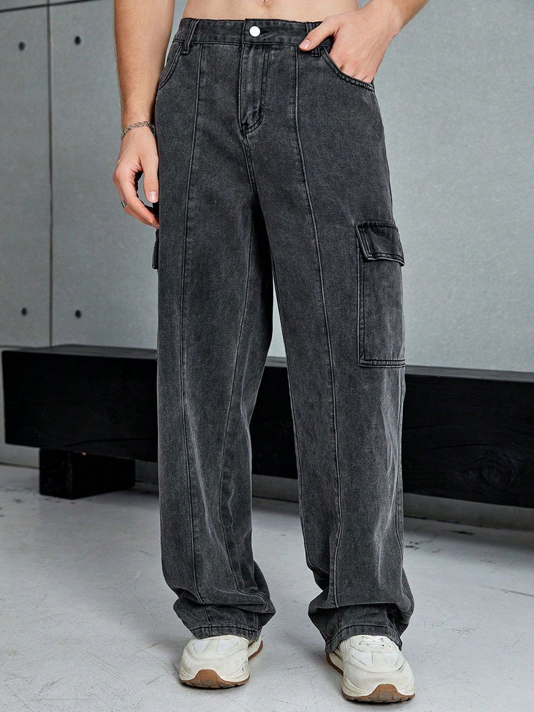 Men Regular Fit Mid-Rise Stretchable Cargo StylesJeans
