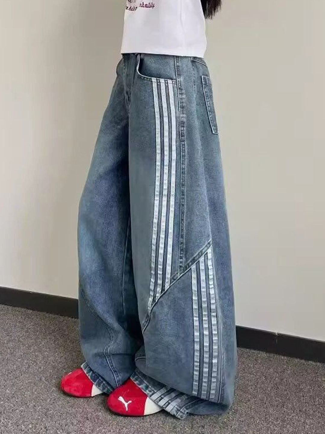 Women Mid-Rise Wide Leg  Jeans