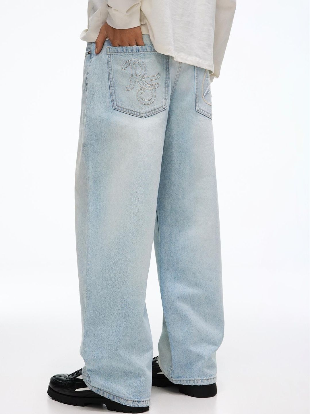 Embroidered barrel-leg jeans