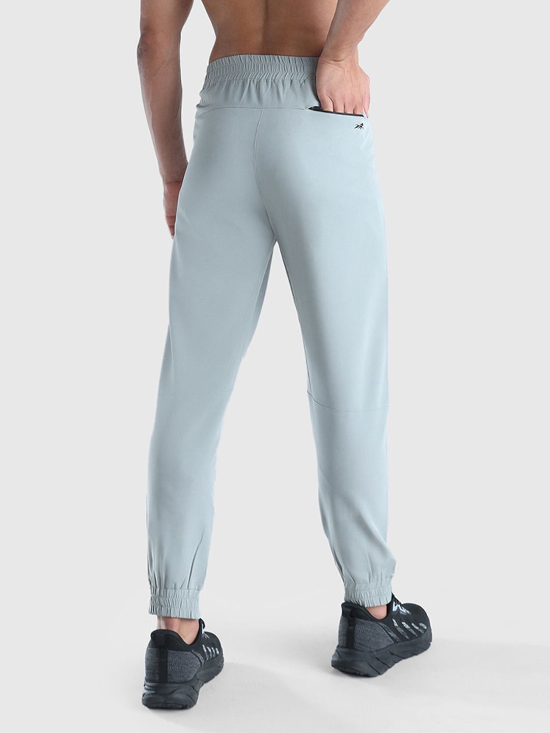 Men Tapered Fit Mid Rise Joggers