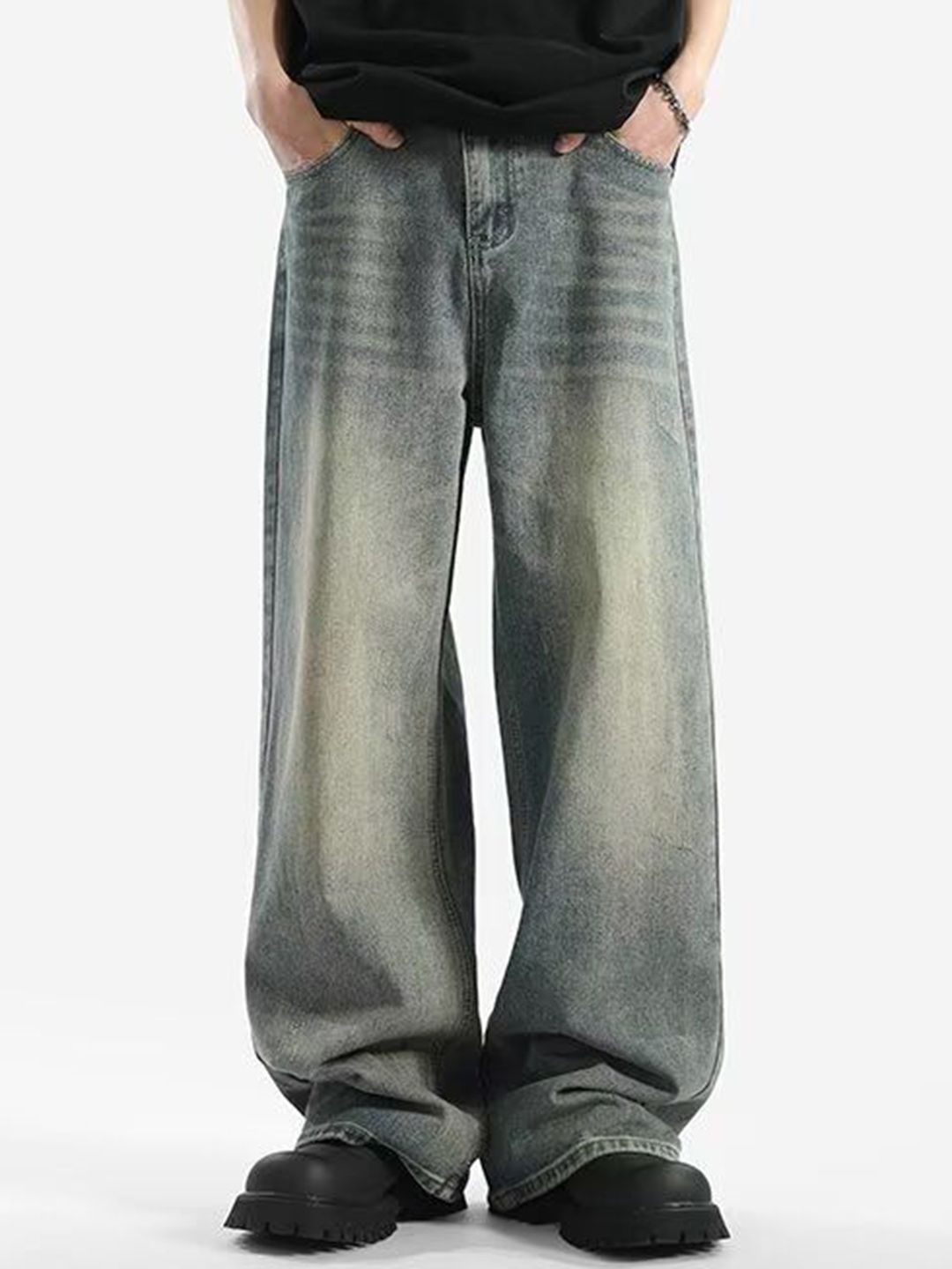 Men Wide Leg Mid-Rise Medium Fade Jeans