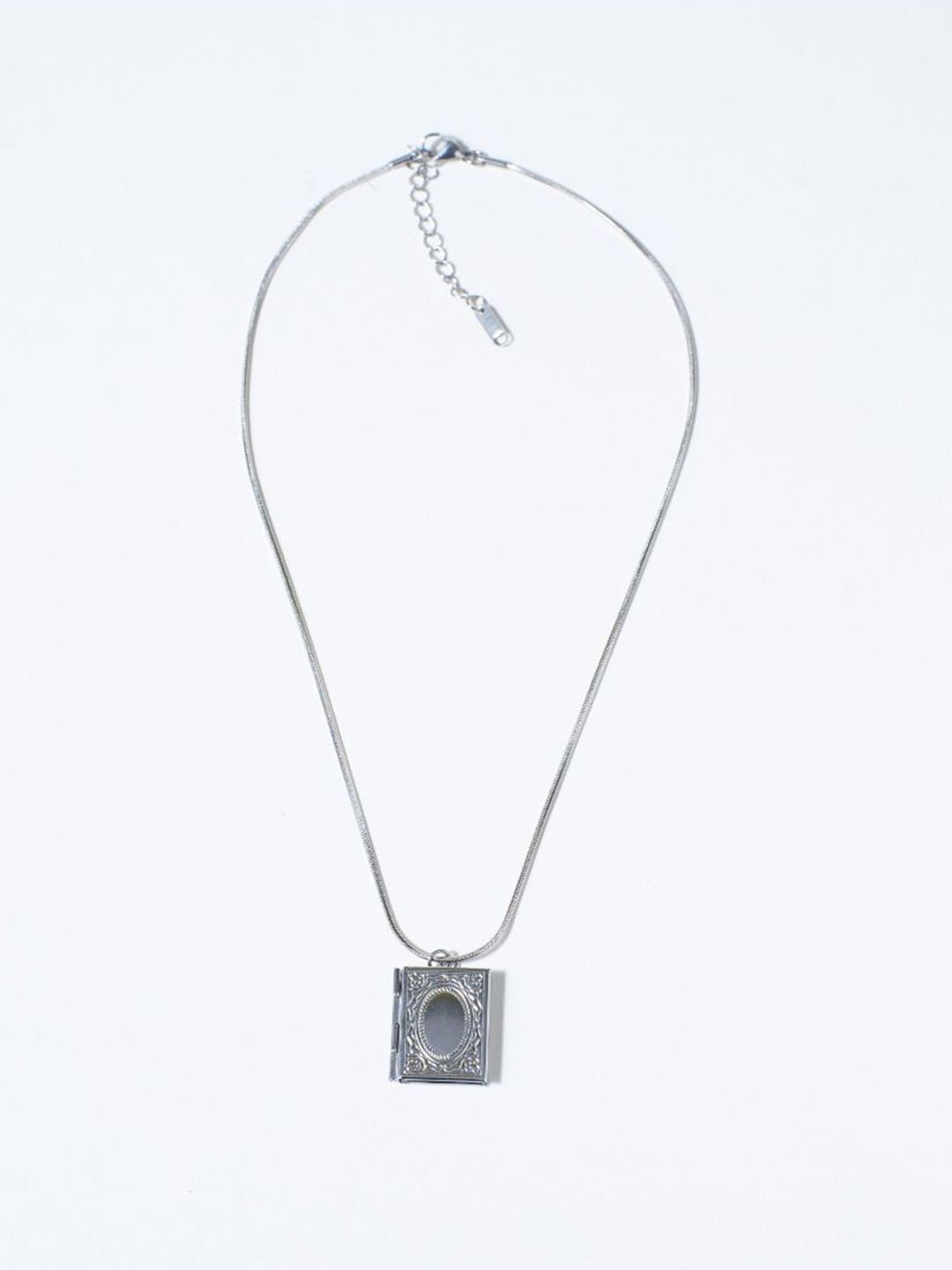 SALTY Women Quirky Quasar Openable Silver Pendant With Chain
