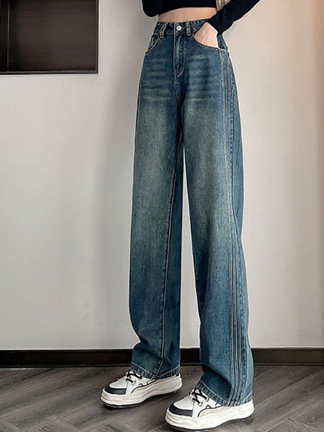 Women Wide Leg Slash Knee Jeans
