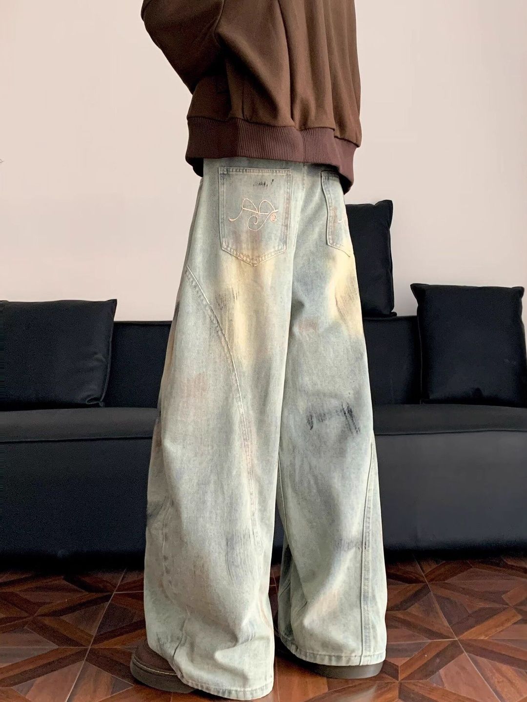 Men Wide Leg Low-Rise Light Fade Jeans