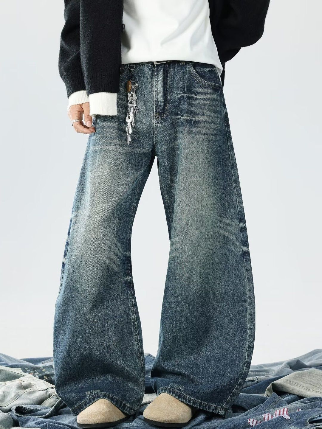 Men Wide Leg Mid-Rise Light Fade Jeans