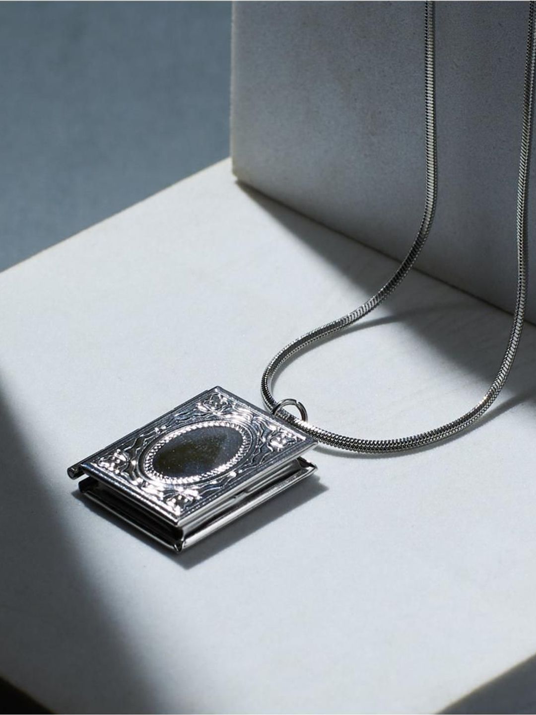 SALTY Stainless Steel Quirky Quasar Openable Silver Pendant Chain