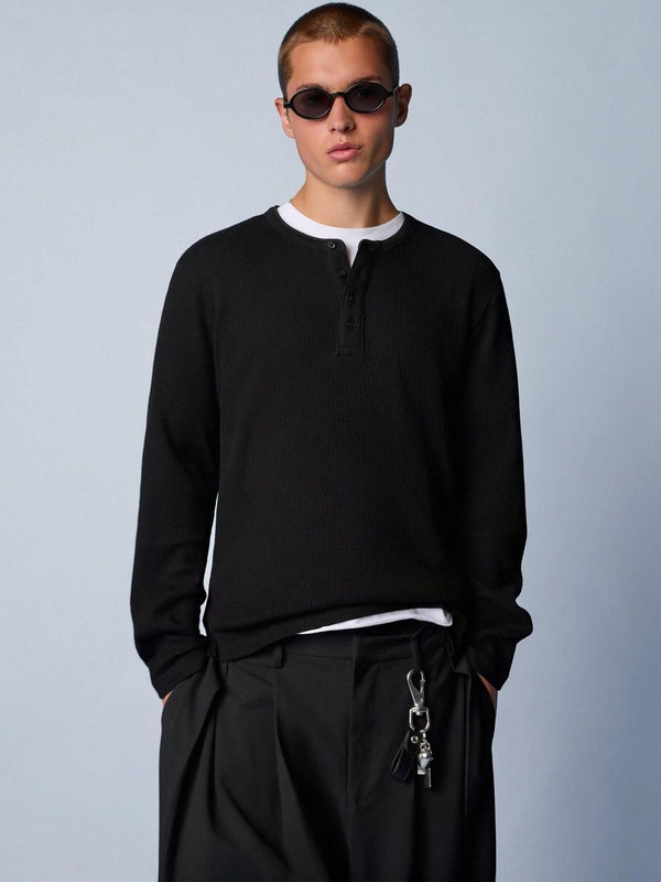 Long-sleeve slim-fit Henley collar T-shirt
