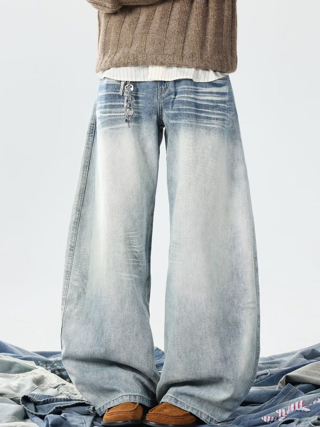Men Wide Leg Mid-Rise Light Fade Jeans