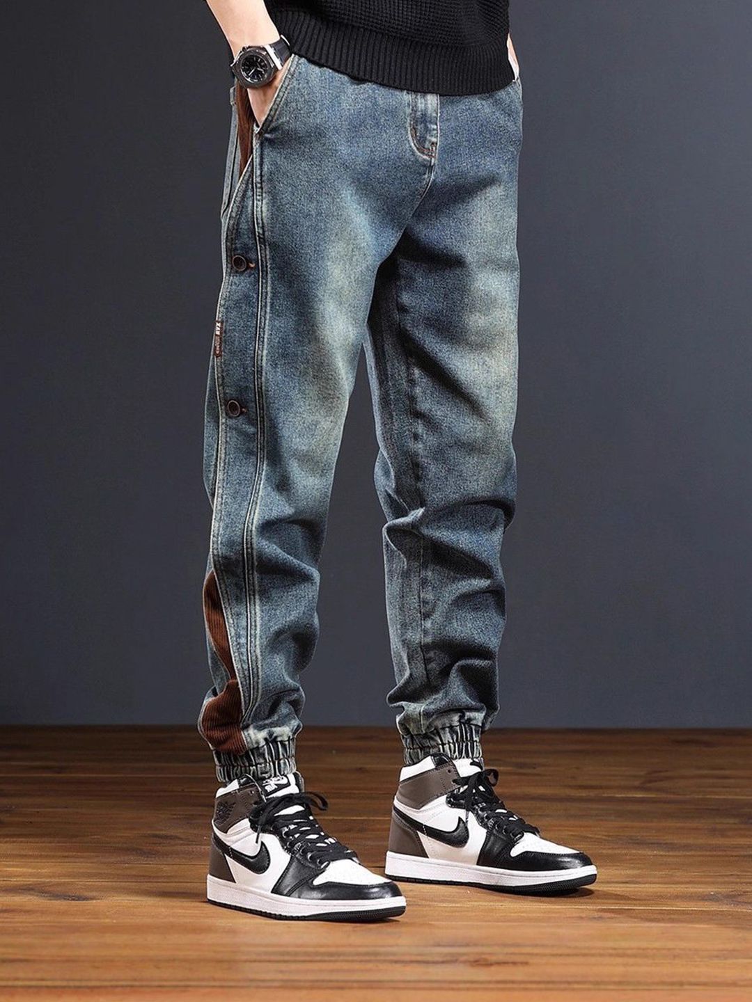 Men Jogger Fit Mid-Rise Light Fade Non Stretchable Jeans