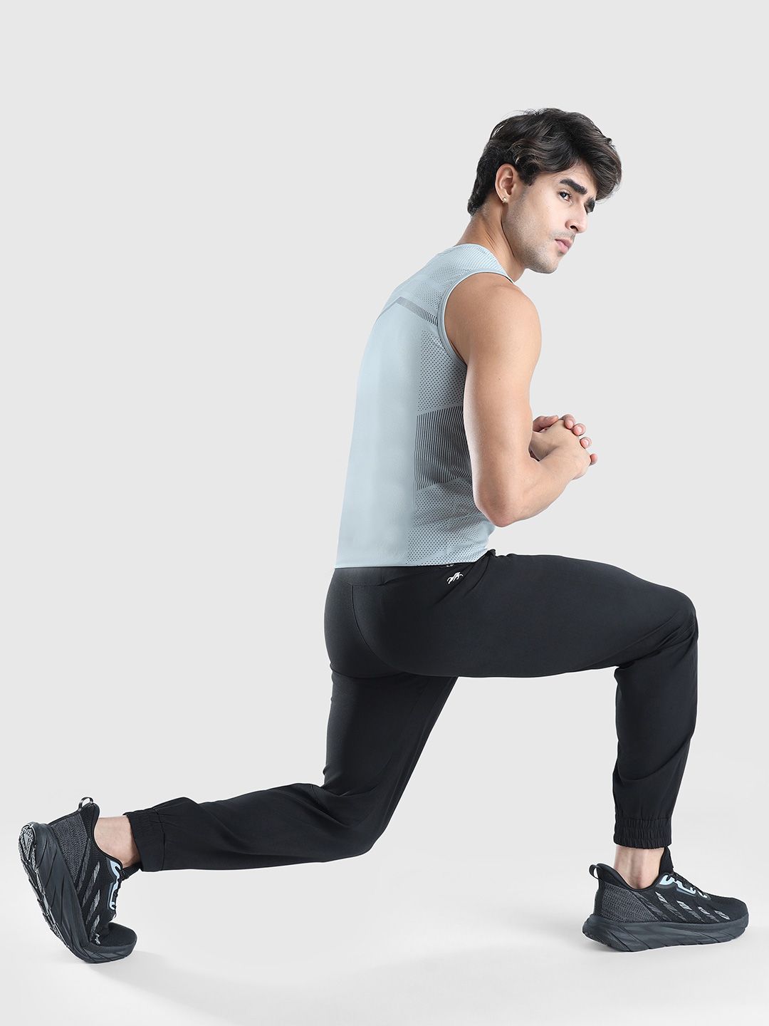 Men Tapered Fit Mid Rise Joggers