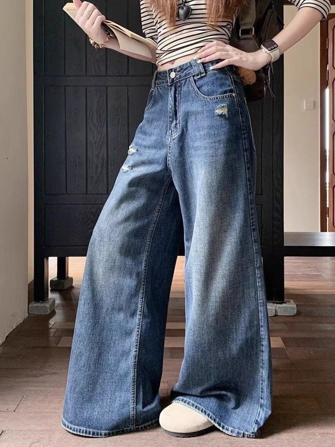 Women Mid-Rise Heavy Fade Retro Denims Regular Fit Jeans