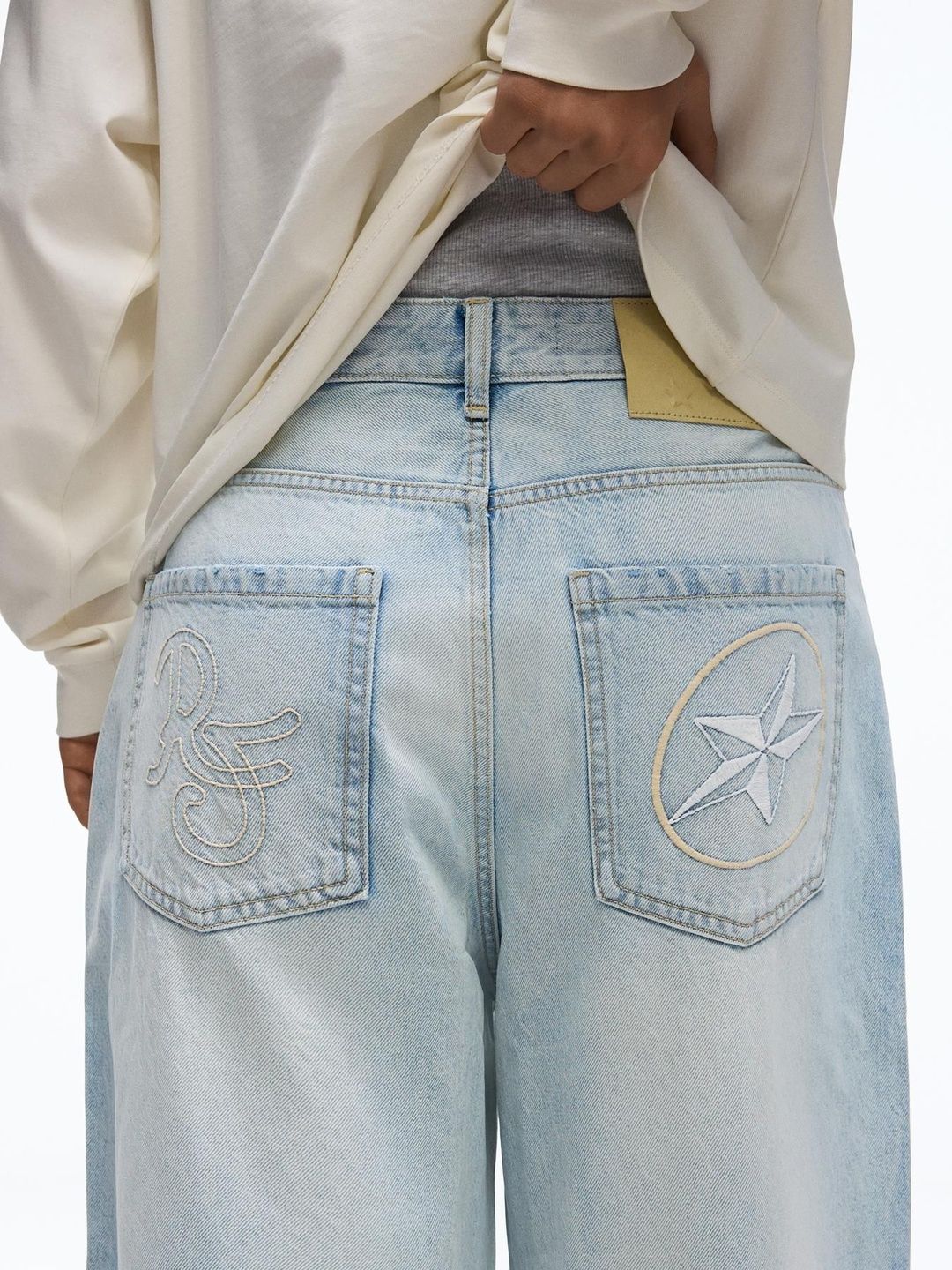 Embroidered barrel-leg jeans